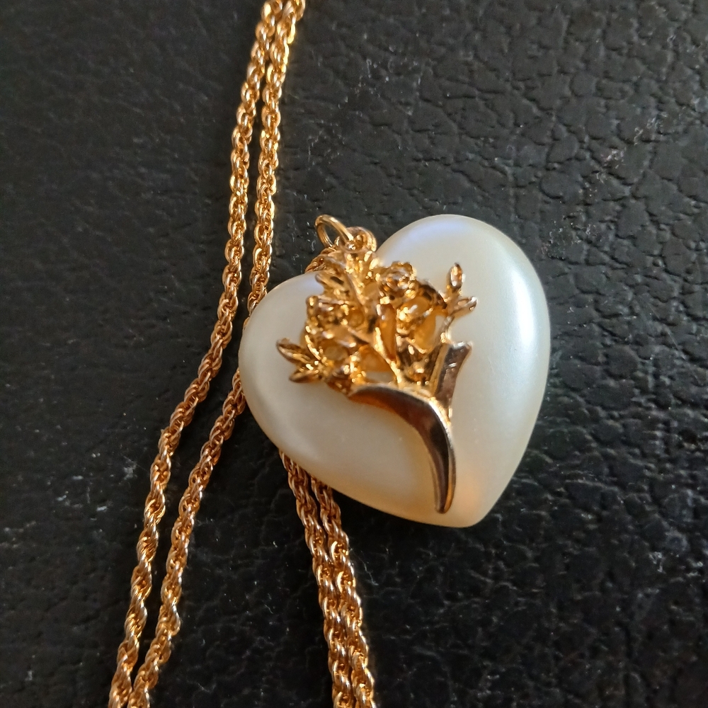Elegant Gold and Cream Heart Pendant Necklace